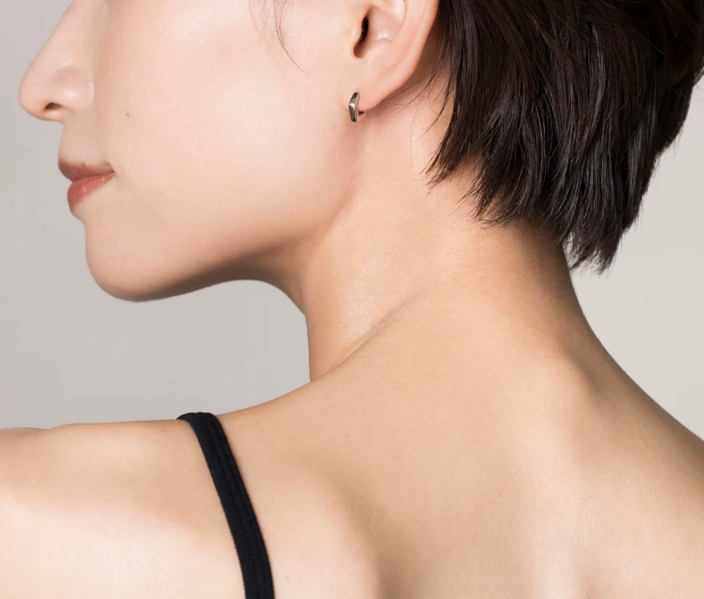 Side profile highlighting tight jawline skin after Oligio skin tightening treatment.